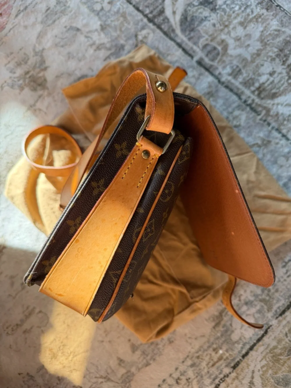 louis vuitton Monogram Cartouchiere GM - Picture 11 of 14